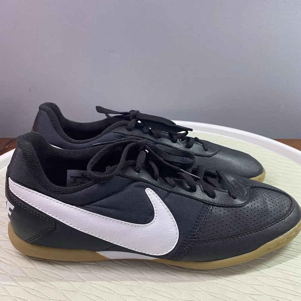 Nike Davinho Mens Soccer Sneakers Shoes Black&White Style 580452-010‎ Sz.8 NWB